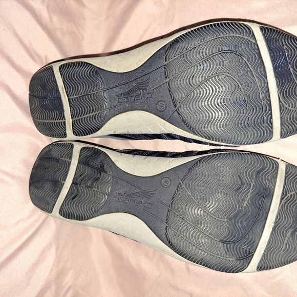 Shoes - Picture 5 of 8